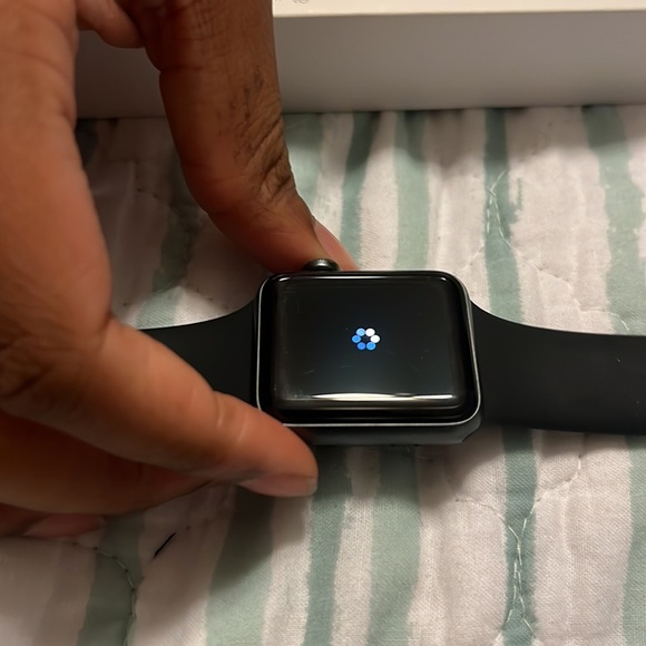 Series 3 Apple Watch 38 mm Case black sports band excellent condition box includ - Picture 11 of 16